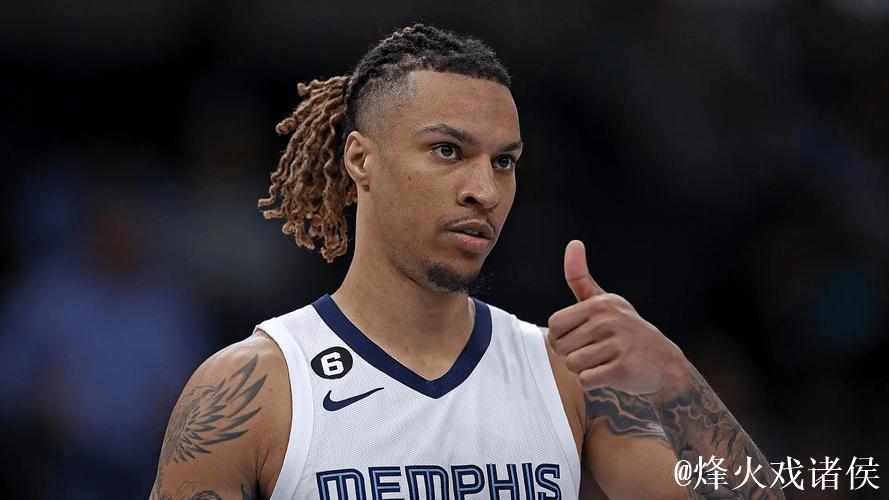 灰熊官方：球队已将前锋布兰登-克拉克下放至G联盟